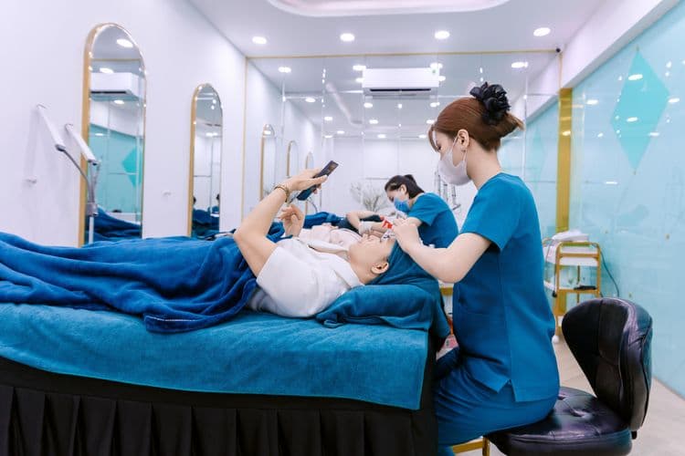 KIM JOLIE TUYỂN DỤNG KỸ THUẬT VIÊN SPA